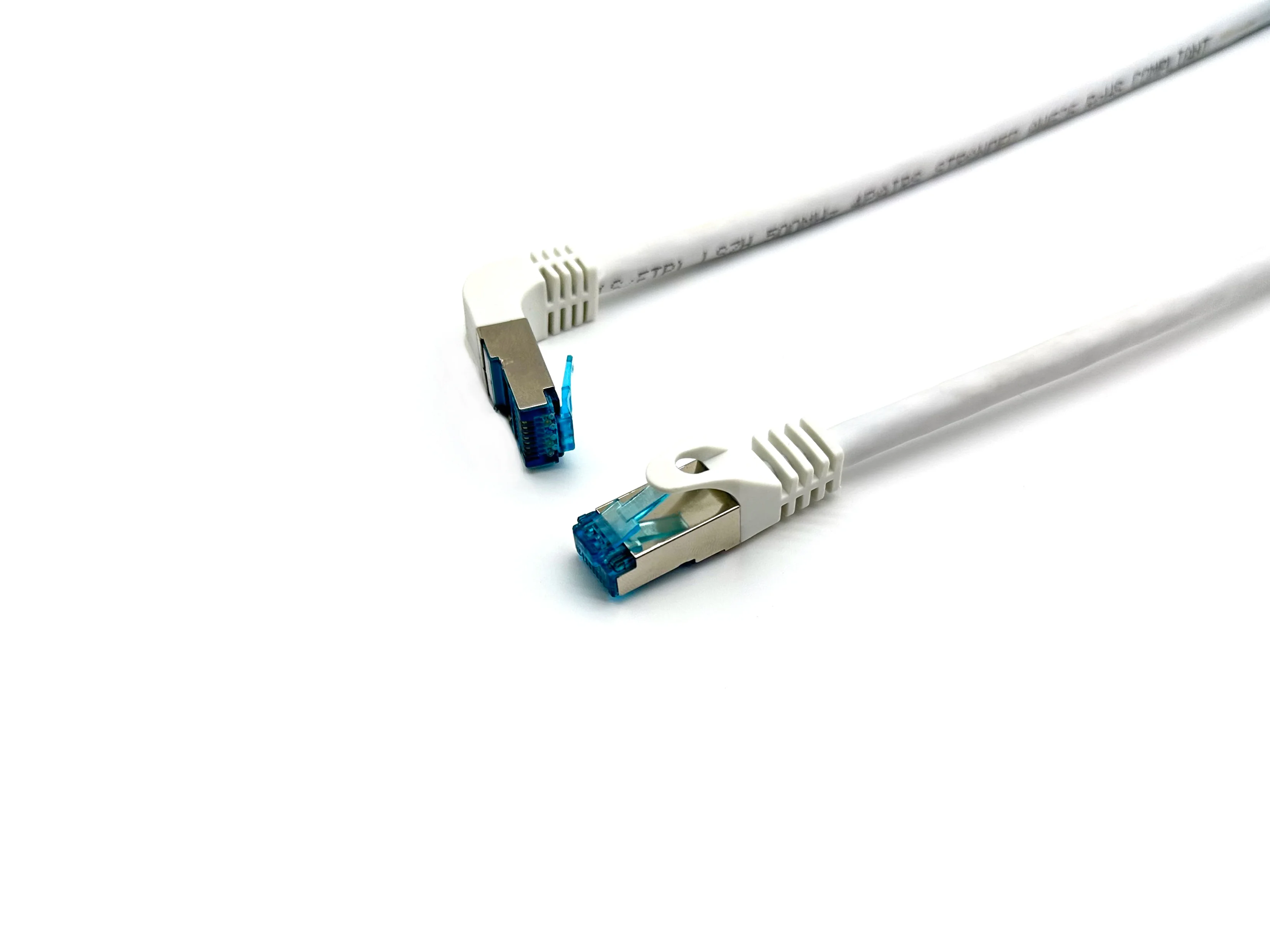 Equip Cat.6A S/FTP Patchkabel, gewinkelter zu geradem Stecker, 0.5 m, Weiß